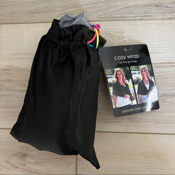 Accessories - NWT gray wrap with travel  pouch new